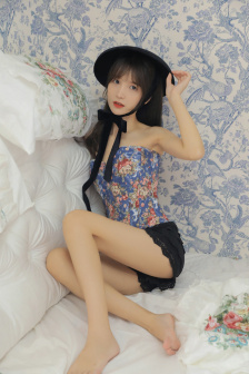 把腿抬高点就可以吃到扇贝肉了
